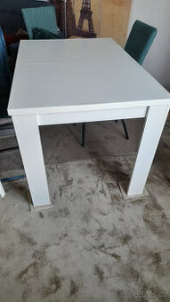 Jídelní stůl rozkládací