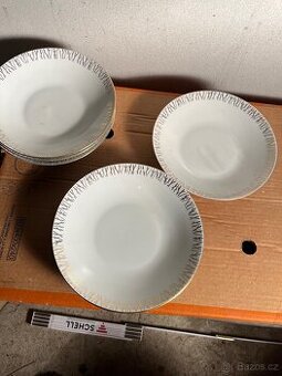 Sada retro talířů s elegantním zlatým dekorem 🍽️