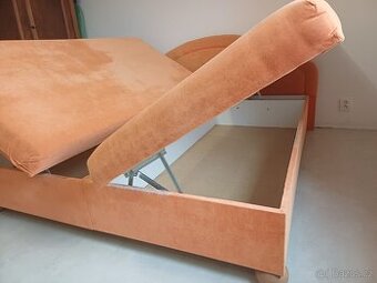 Manželská postel s úložným prostorem