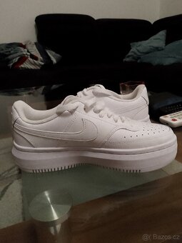 Dámské boty NIKE Sneakersy CourtVision