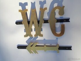 WC zlacený nápis/cedule, směrovka na záchod