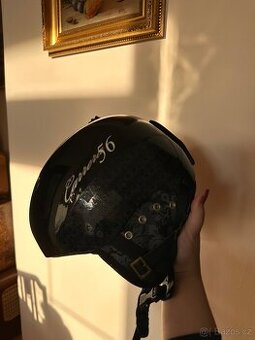 Helma přilba carrera