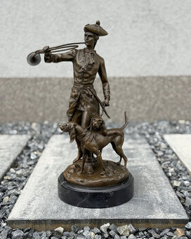 Bronzová socha Lovec s dvěma psy luxusní lovecká dekorace