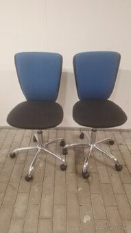 Dvě kancelářské židle