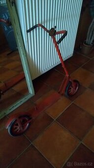 Starozitna dětská koloběžka