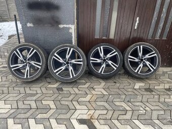 Originální alu disky s pneu R22