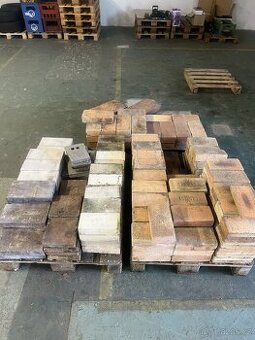 Prodám šamotové cihly a půdovky