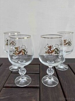 Skleničky na víno s drakem