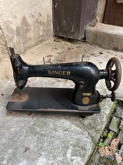 Starý šicí stroj
