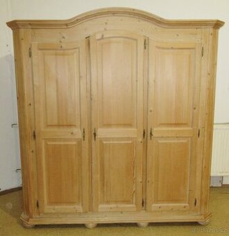 Selská šatní skříň z borovice - masiv - Výborný stav