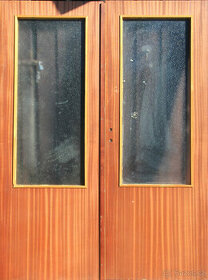 Interiérové dvoukřídlé dřevěné dveře prosklené - 1