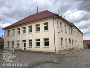 Komerční areál v obci Načeradec, užitná plocha 1 800 m2 - 1