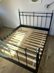 Černá kovová postel IKEA 160x200 s rošty