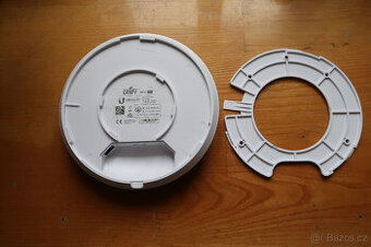 Ubiquiti UniFi UAP-AC-Pro - 1