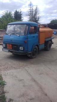 Avia cisterna na PHM.