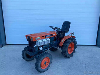 Traktor Kubota B7001 - 1