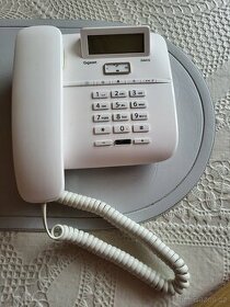 tlačítkový telefon