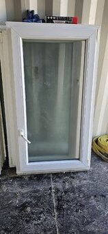 Bílé plastové okno otevíravé s ventilaci
