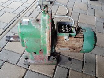 Elektromotor  s převodovkou