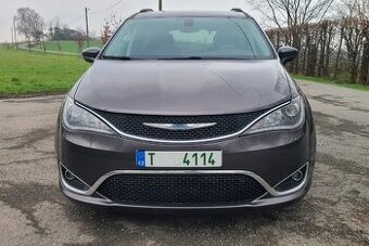 Chrysler Pacifica Touring L
