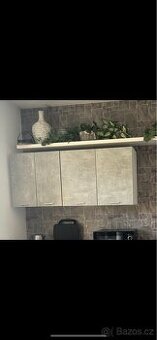 Závěsné skříně bílá/beton, pouze osobní odběr