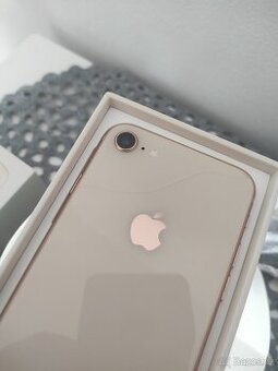 iPhone 8 64GB Prasklý
