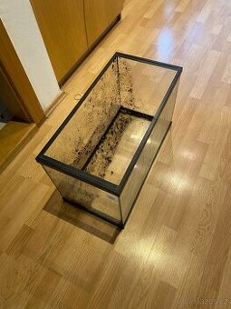 akvárium , terárium 60x30x35 jako nové