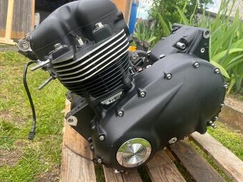 Motor Triumph Bonneville T100 2016