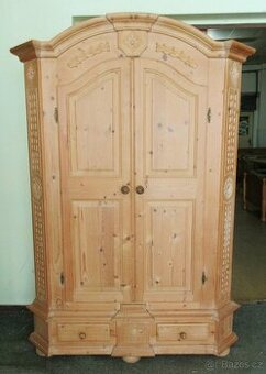 Skříň šatní z borovice vyřezávaná - masiv - Výborný stav