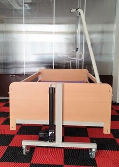 Invalidní polohovací lůžko