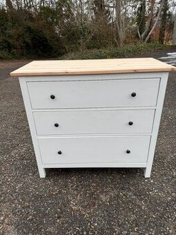 Komoda IKEA Hemnes se 3 zásuvkami - bíl. mořená