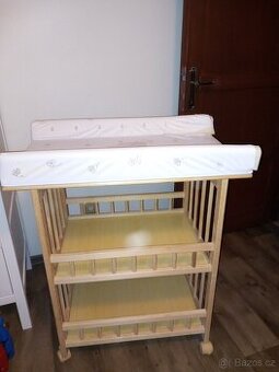 Přebalovací pult na kolečkách s matrací