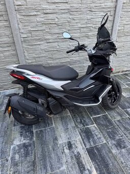 Aprilia sr gt 125