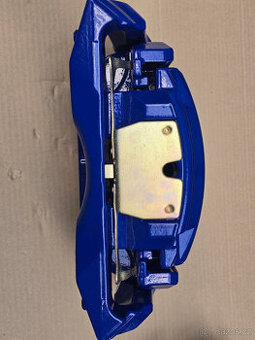 BMW F10/F11 Velké brzdy po generálce, prášková barva