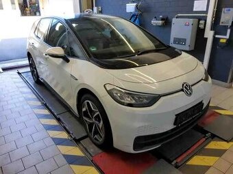 Volkswagen ID.3 PRO 107kw, LED, 62kwh, dojezd 350km, senzory
