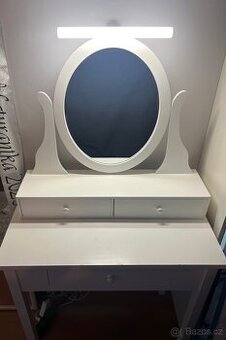 toaletní stolek