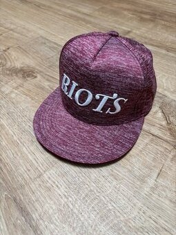 Snapback kšiltovka Riots House