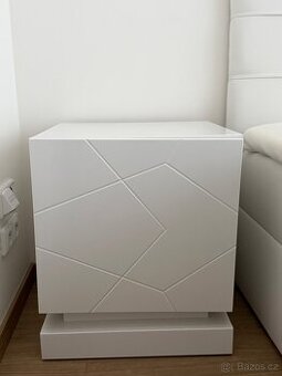 2x noční stolek: Veneti