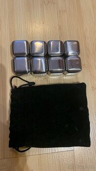 Opakovaně použitelné ledové ocelové kostky