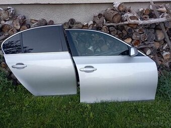 BMW E60 E61 boční dveře a další karosařina ruzné barvy