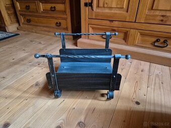 Prodám designový stojan na krbové dřevo