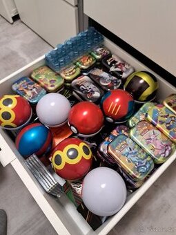 Pokémon plechovky + karty
