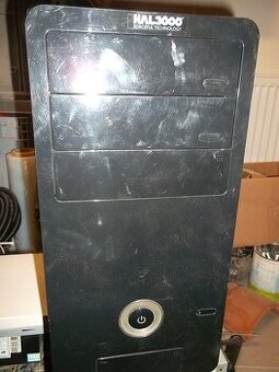 Starý počítač HAL3000