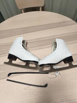 Dámské bílé brusle Decathlon - OXELO vel. 39