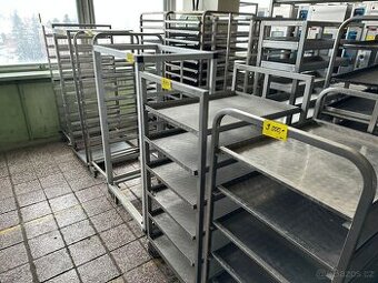 Nerezový vozík na plechy