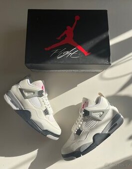 Jordan 4 Retro White Cement (v. 44)