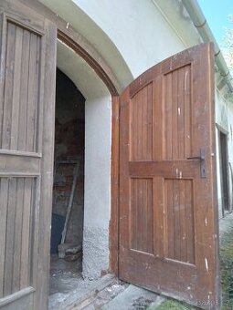Vrata+ dveře masivní ,dobrý stav