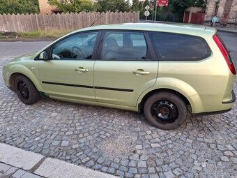 Ford Focus II kombi 1,6 ben. 74 kw - ČR, 2. maj., 127000 km