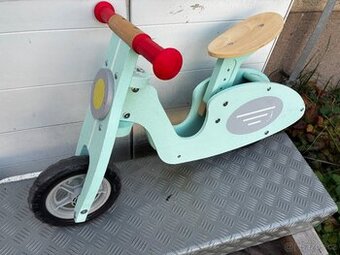 Dřevěné odrážedlo Vespa