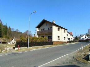 Prodej dvougeneračního domu (2x byty 3+1 70m2),  2x garáž, p